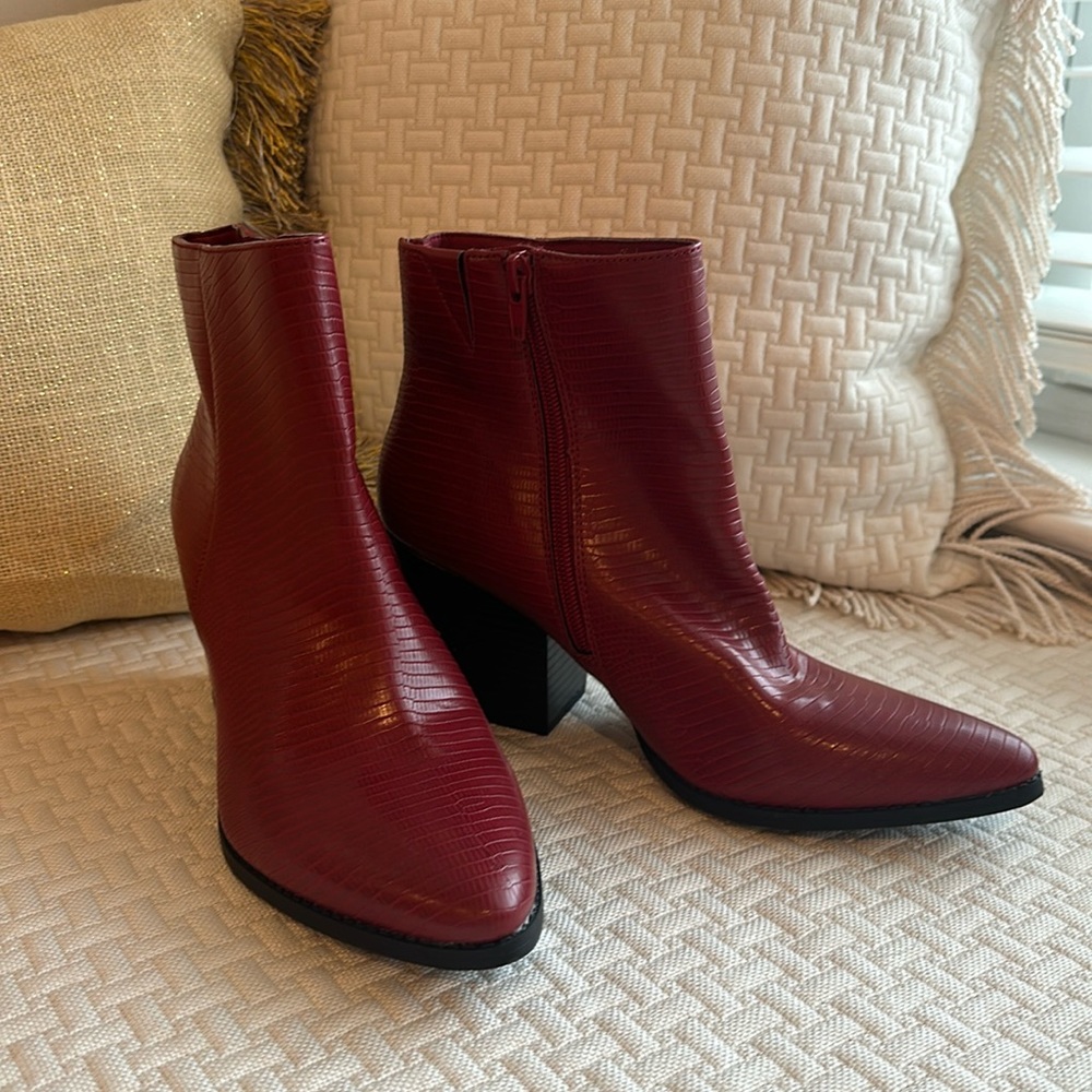 Kaari blue red ankle booties